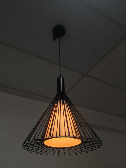 Single hanging pendant light